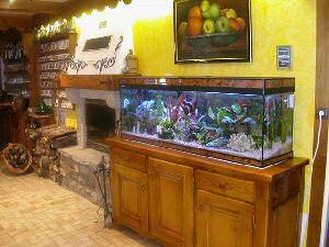 Aquarium de la salle à manger au Refuge du Moure Aquarium de la salle à manger au Refuge du Moure